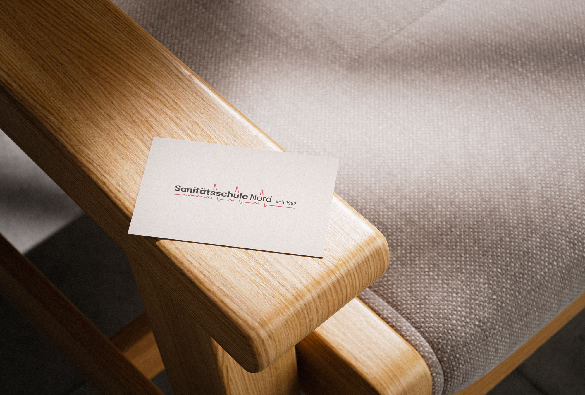 About-Emotions_Marken-Designagentur_SanitaetsschuleNord_Project-Main_Geschaeftssachen-Visitenkarte_Wide_001