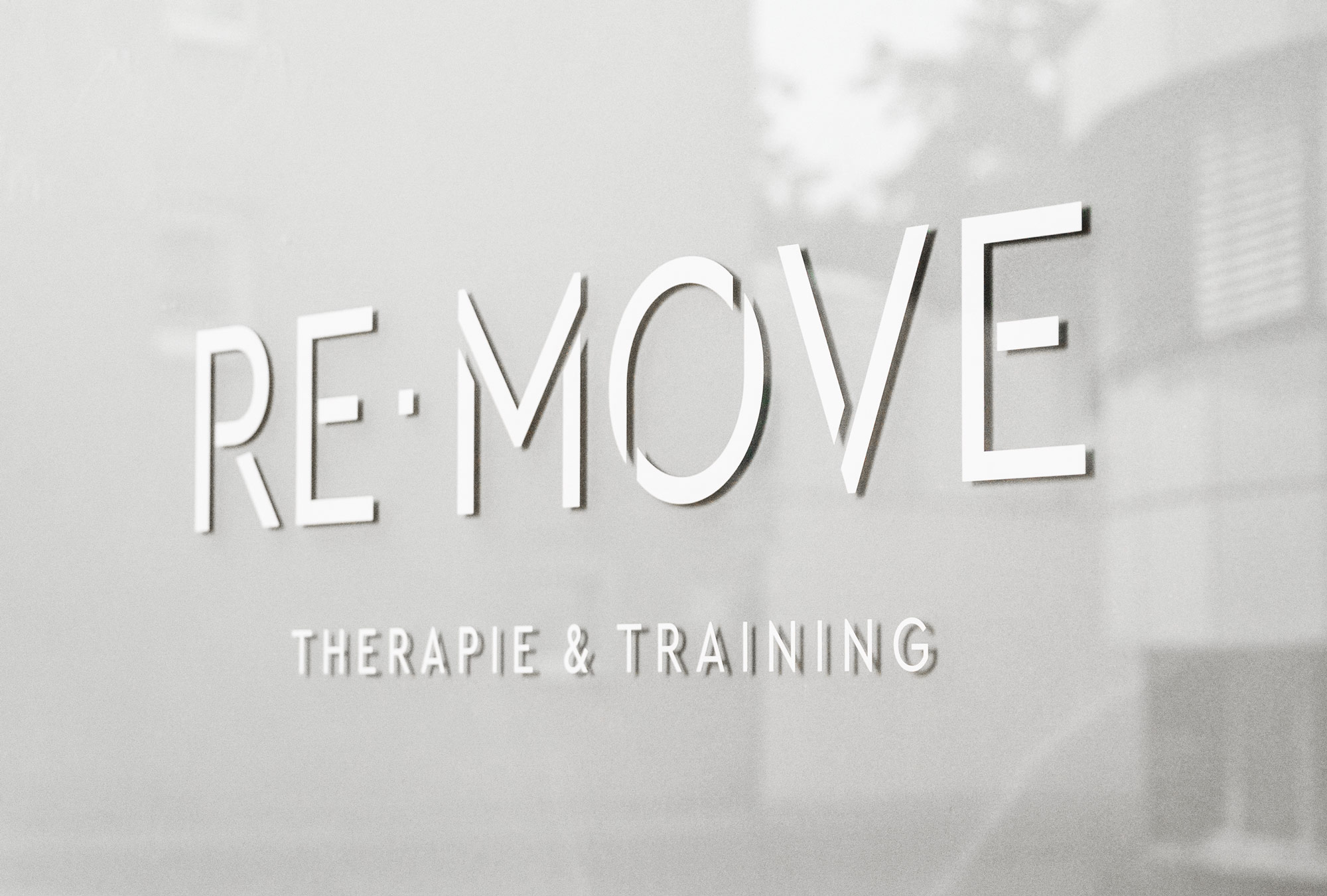 About-Emotions_Marken-Designagentur_Recklinghausen-Move_Project-Main_Fensterbeschriftung_Wide_001