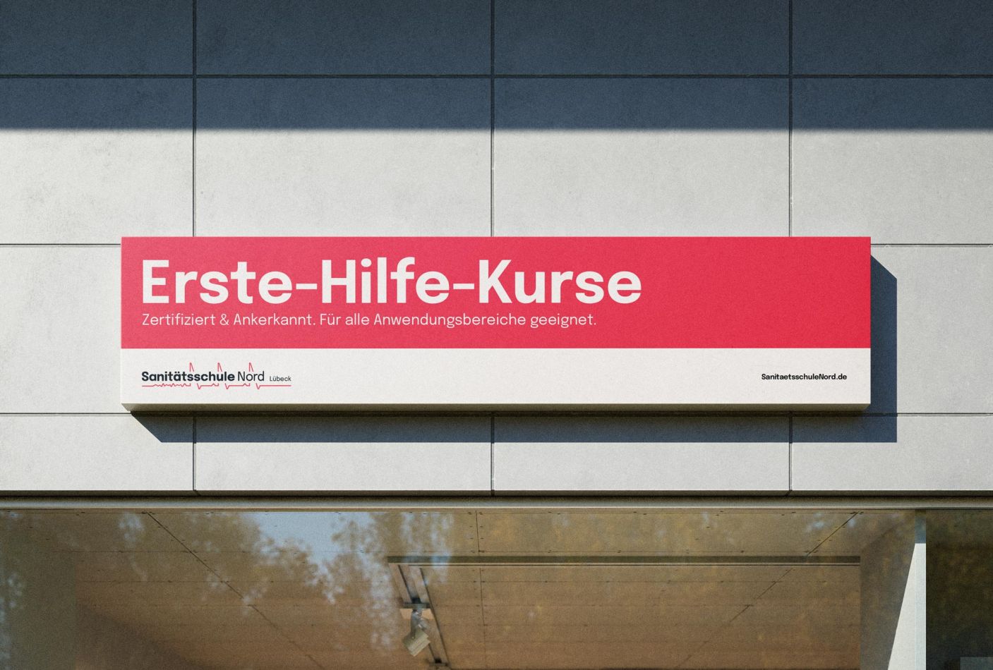 About-Emotions_Marken-Designagentur_SanitaetsschuleNord_Project-Main_Beschilderung_Wide_001