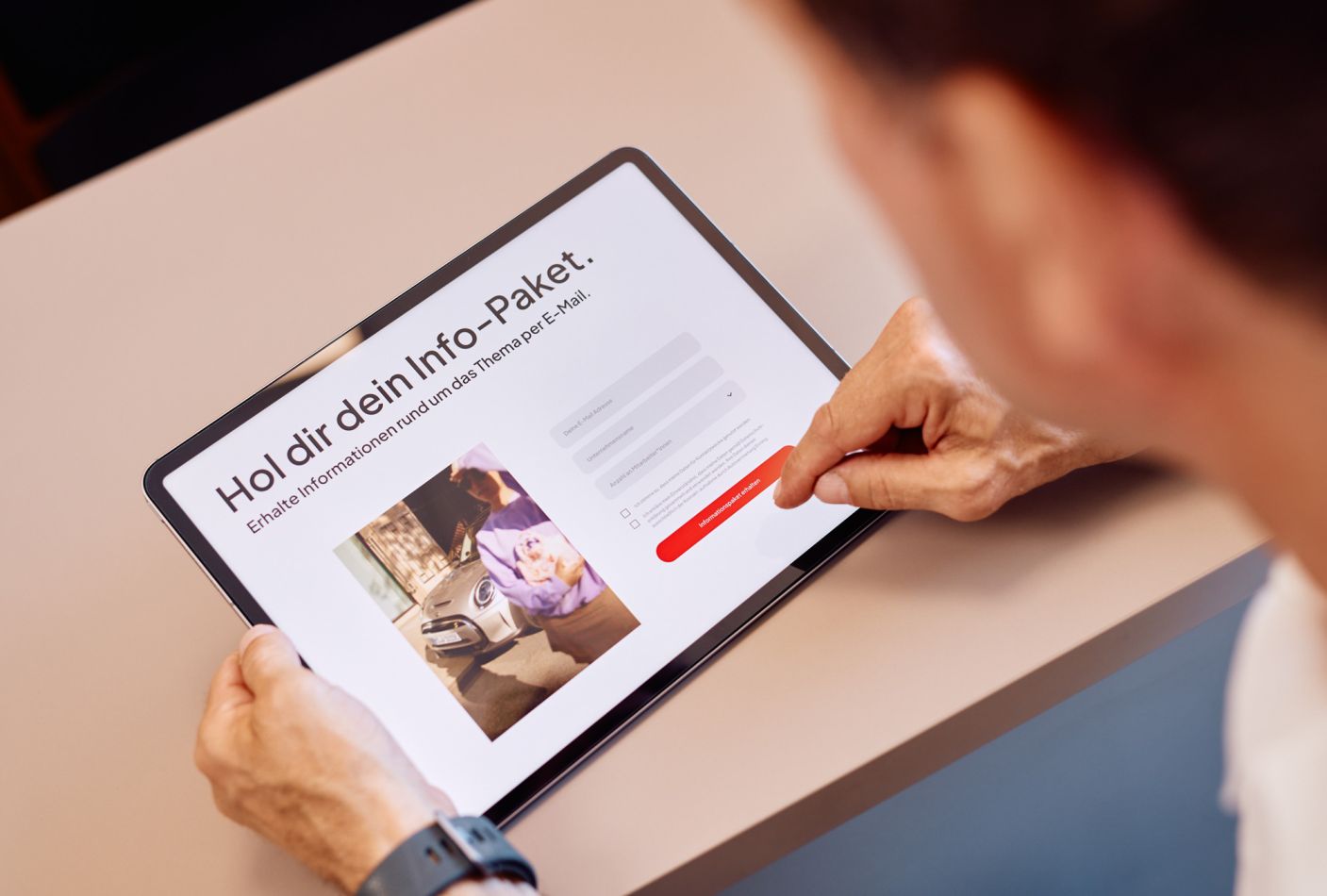 About-Emotions_Marken-Designagentur_Autovermietung-Enning_Project-Main_Foto-Infopaket_Wide_001