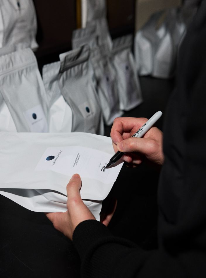 About-Emotions_Marken-Designagentur_Nurturing-Cacao_Project-BTS_Photo-7_High_001